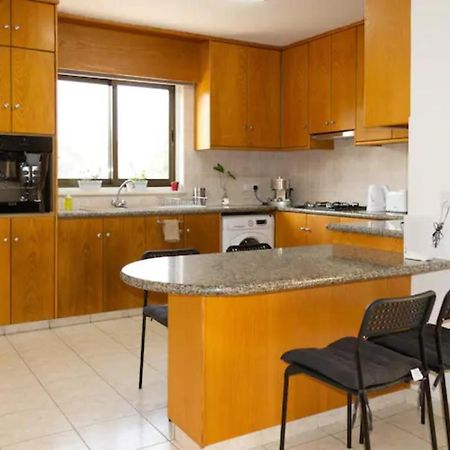 Guest Apartments Лимасол Экстерьер фото