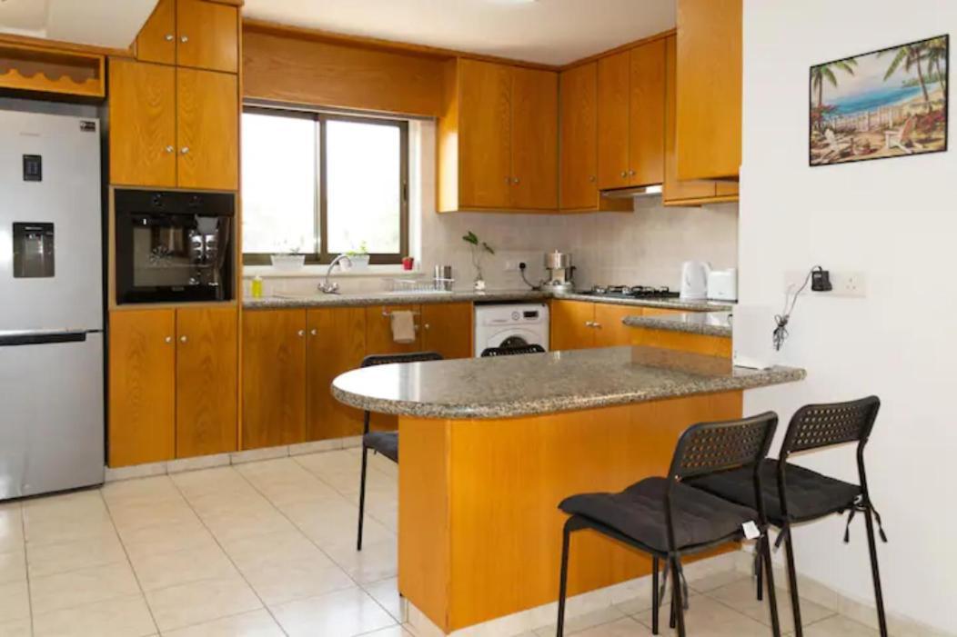 Guest Apartments Лимасол Экстерьер фото
