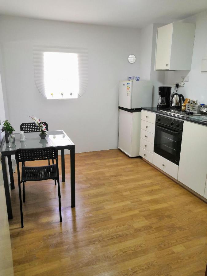 Guest Apartments Лимасол Экстерьер фото