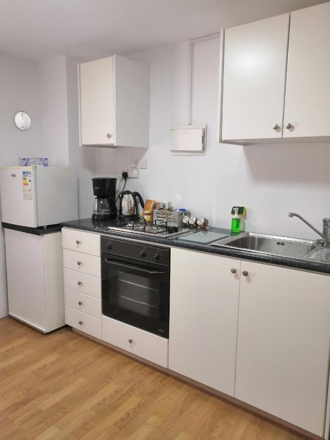 Guest Apartments Лимасол Экстерьер фото
